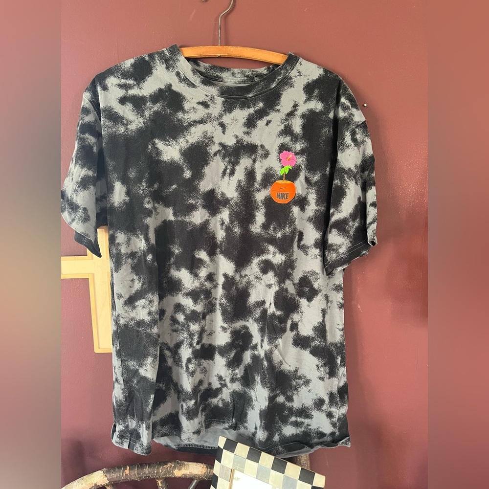 Nike tee - Picture 2 of 5